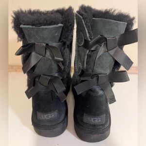 UGG Women's Bailey Bow I|
Boots Sz 10 Great Used
Condition - Clean
